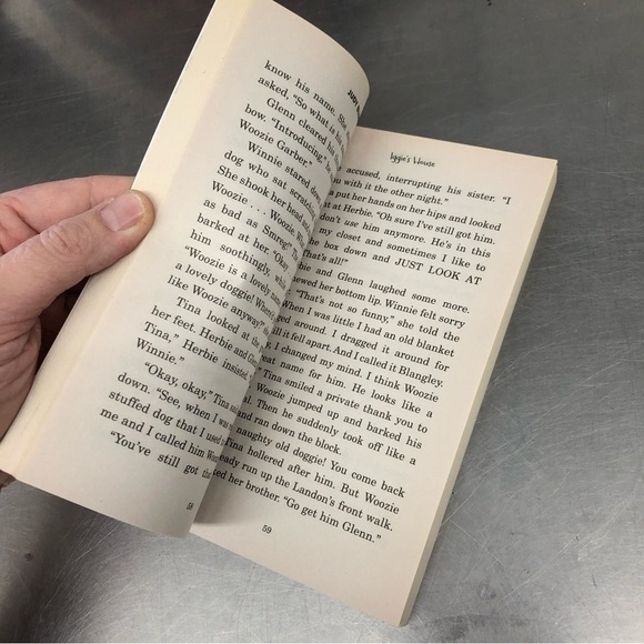 Iggie's house By: Judy Blume, paperback book - Picture 3 of 5